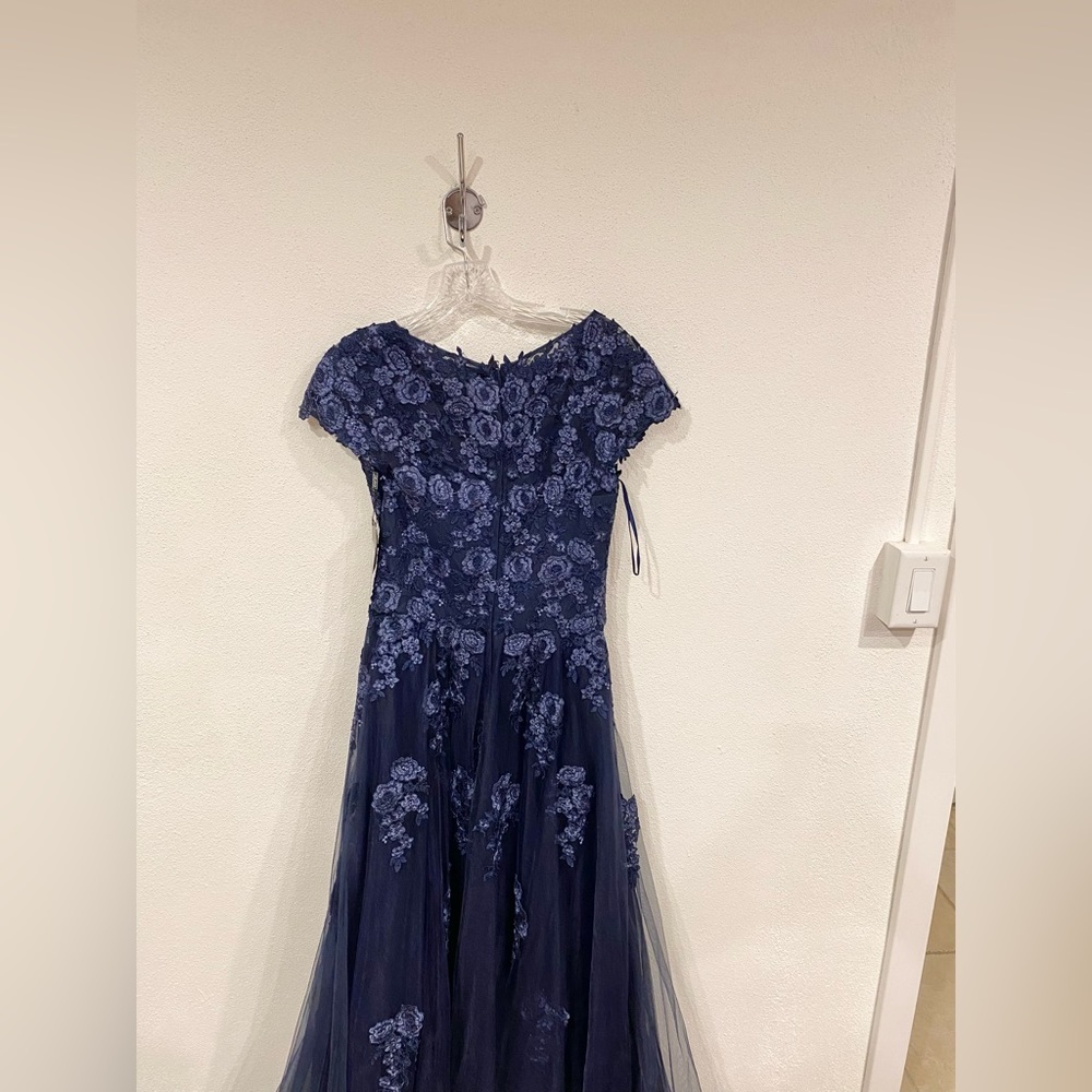 NWT La Femme Embellished Mesh A-Line Gown Size 4 - Picture 4 of 4